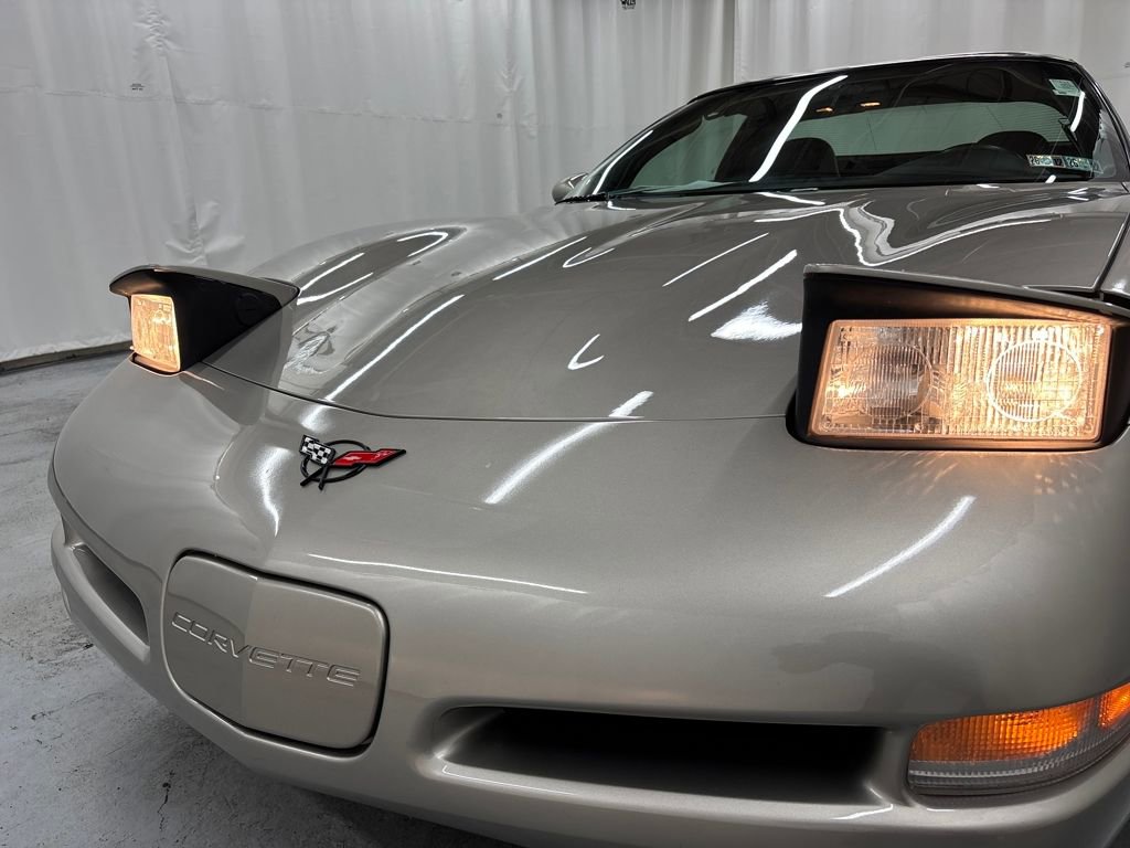 Used 2001 Chevrolet Corvette Coupe w/ Preferred Equipment Group1 image 31