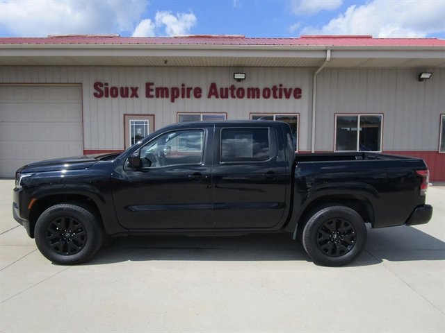 Used 2023 Nissan Frontier SV image 2