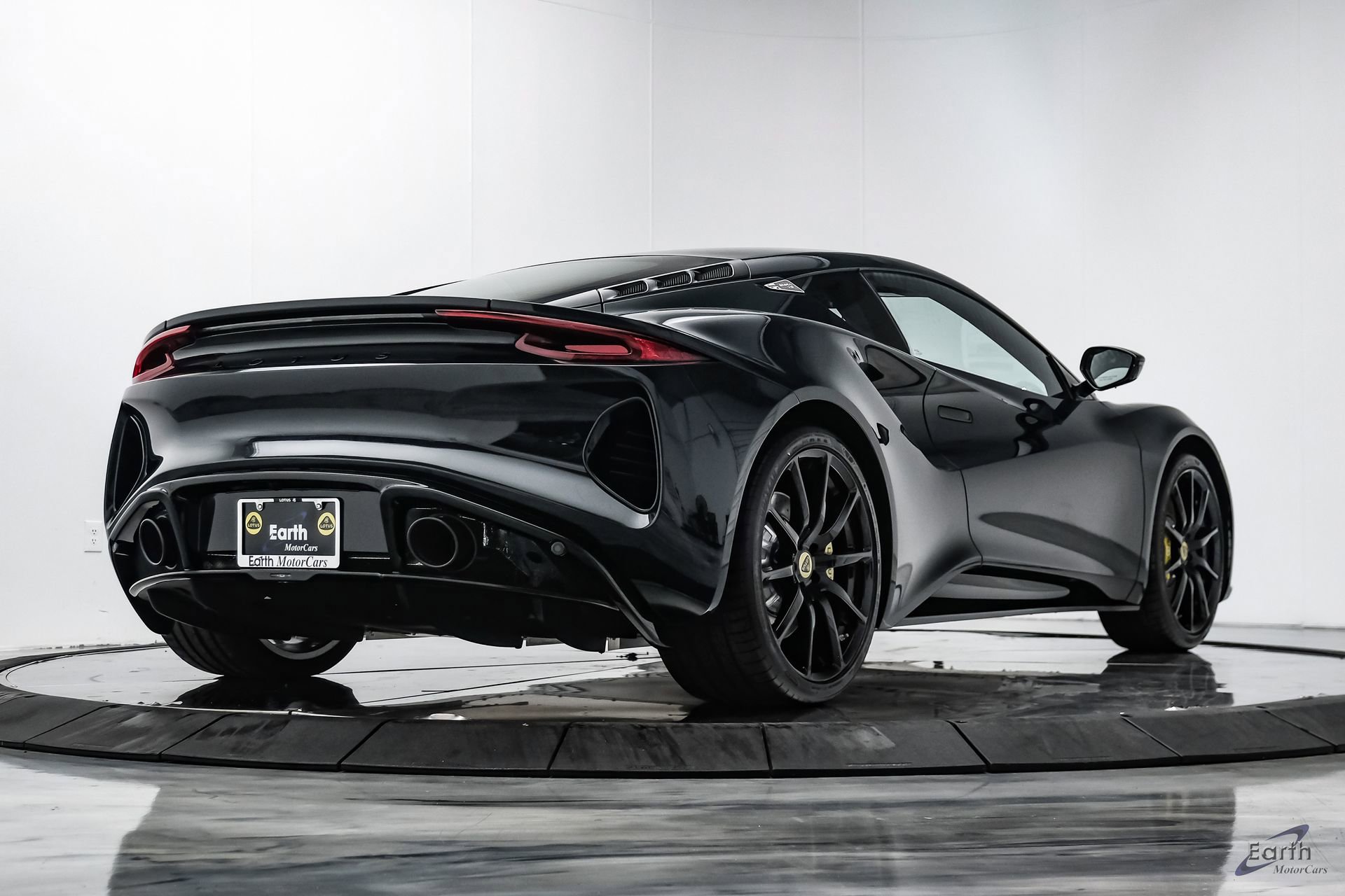 Used 2025 Lotus Emira RWD image 18