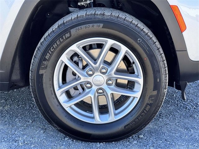 New 2025 Jeep Grand Cherokee Laredo w/ Luxury Tech Group I image 24