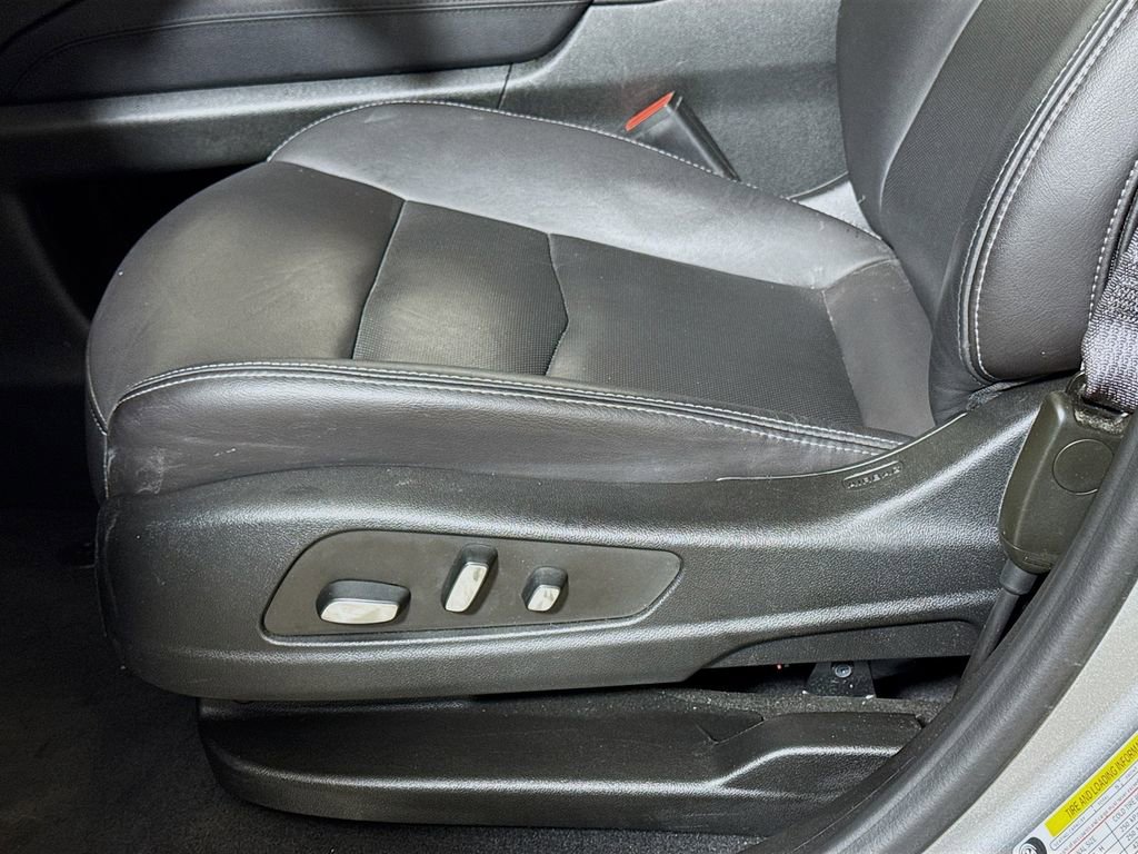 Certified 2025 Cadillac XT5 Premium Luxury image 18