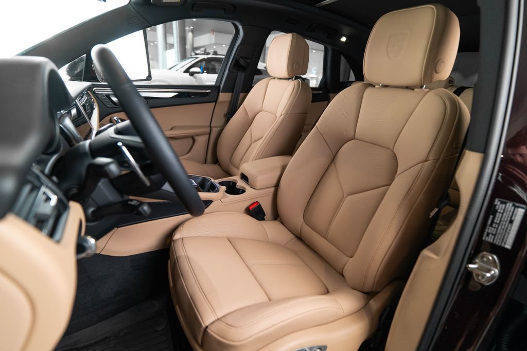 New 2026 Porsche Macan AWD/4WD image 5