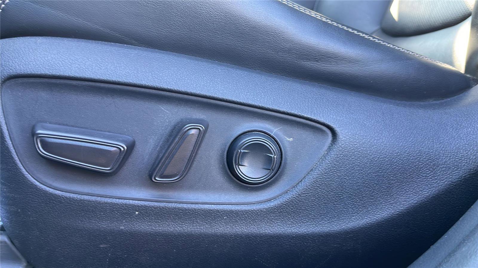 Used 2020 Toyota RAV4 Limited image 17