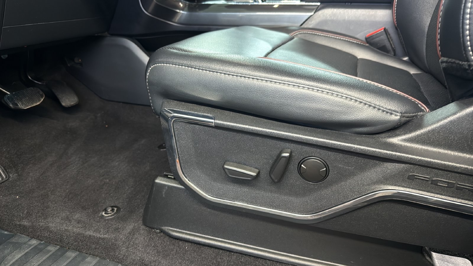 Used 2023 Ford F150 Lariat AWD/4WD image 10