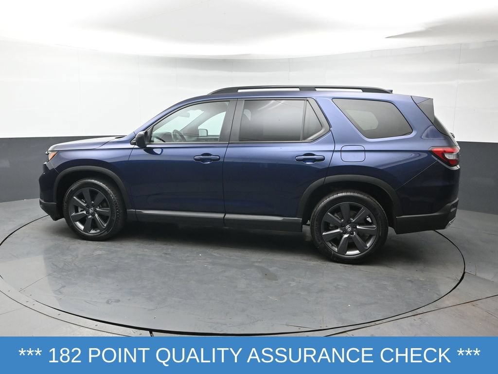 Used 2025 Honda Pilot Sport image 4
