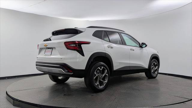 Used 2025 Chevrolet Trax LT w/ LT Convenience Package FWD image 8