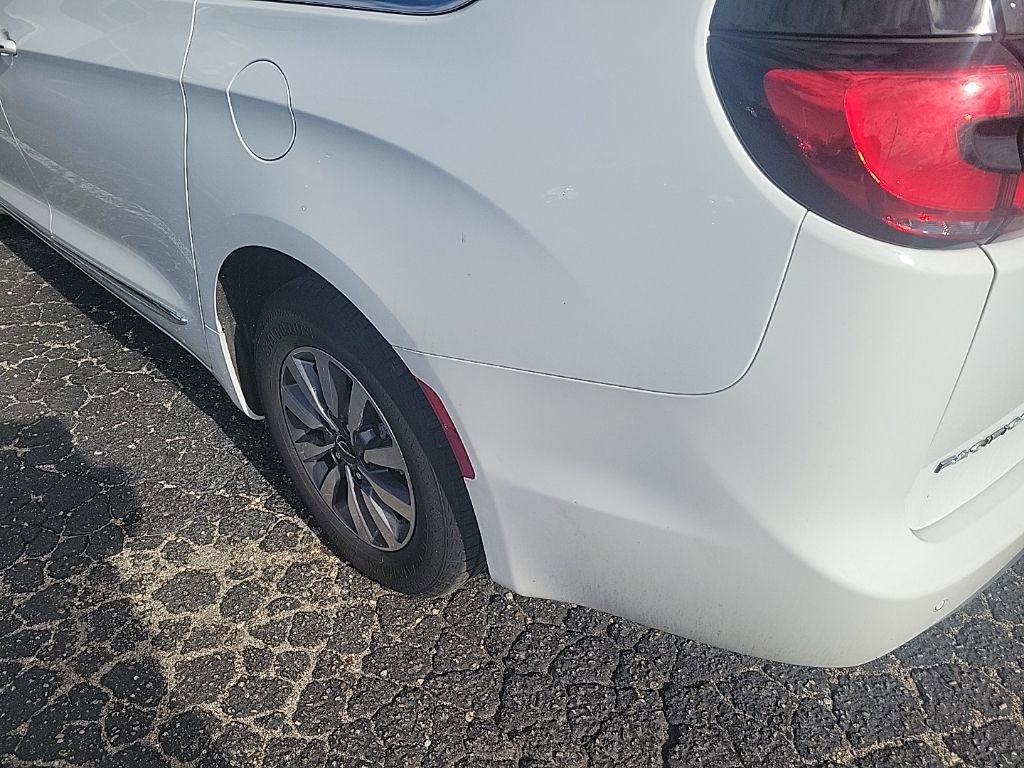 Used 2023 Chrysler Pacifica Limited image 14