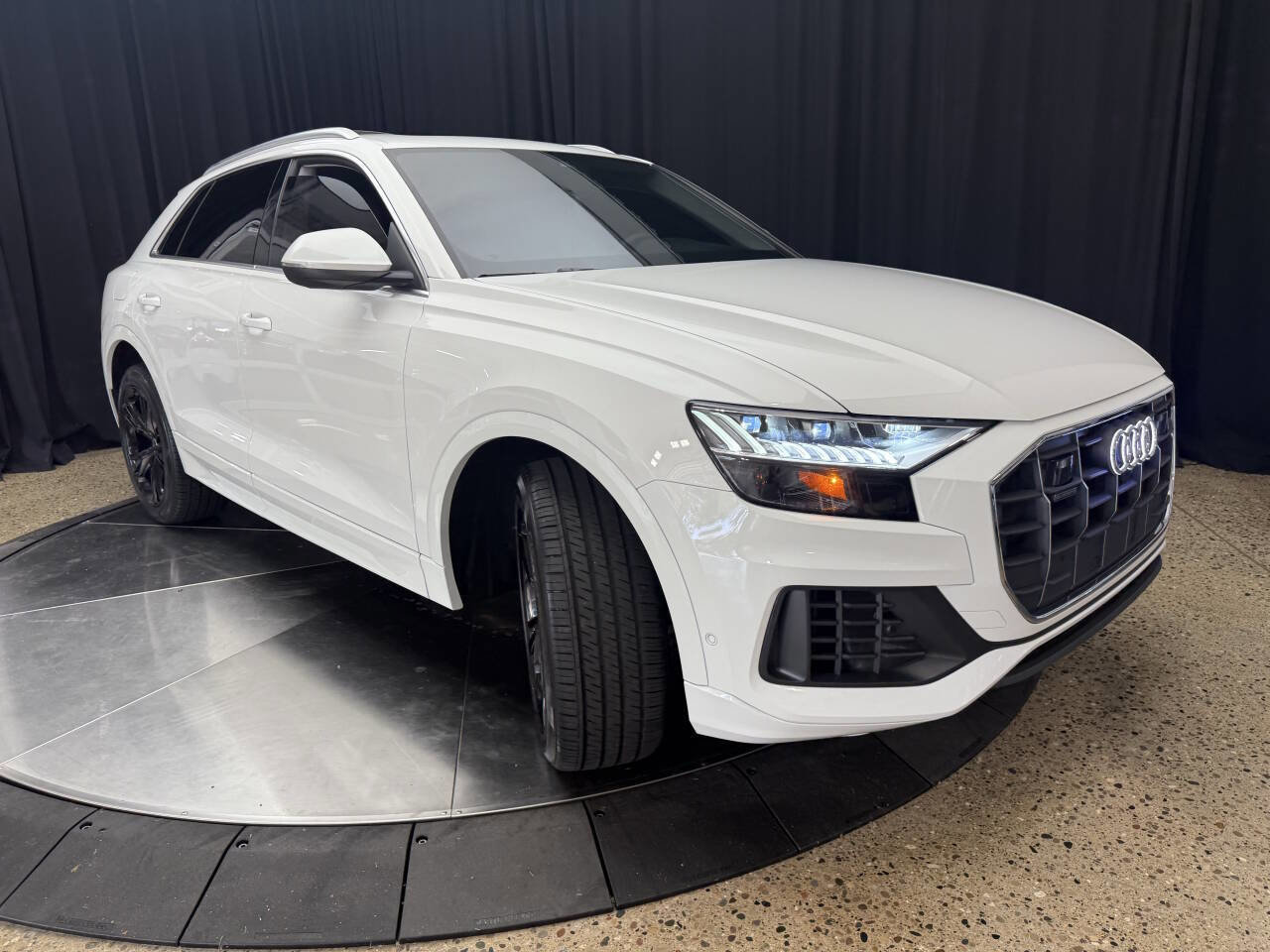 Used 2023 Audi Q8 Premium w/ Convenience Package image 5