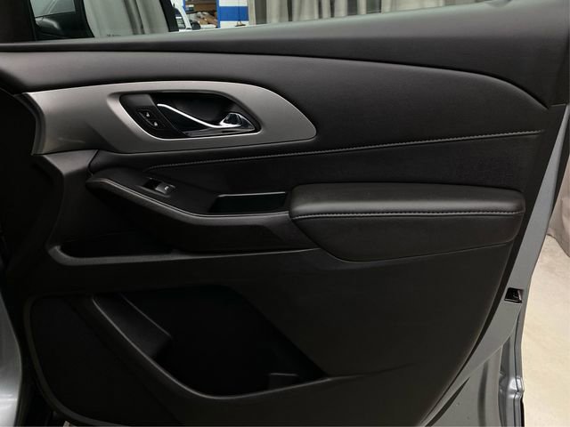 Used 2023 Chevrolet Traverse LT image 25