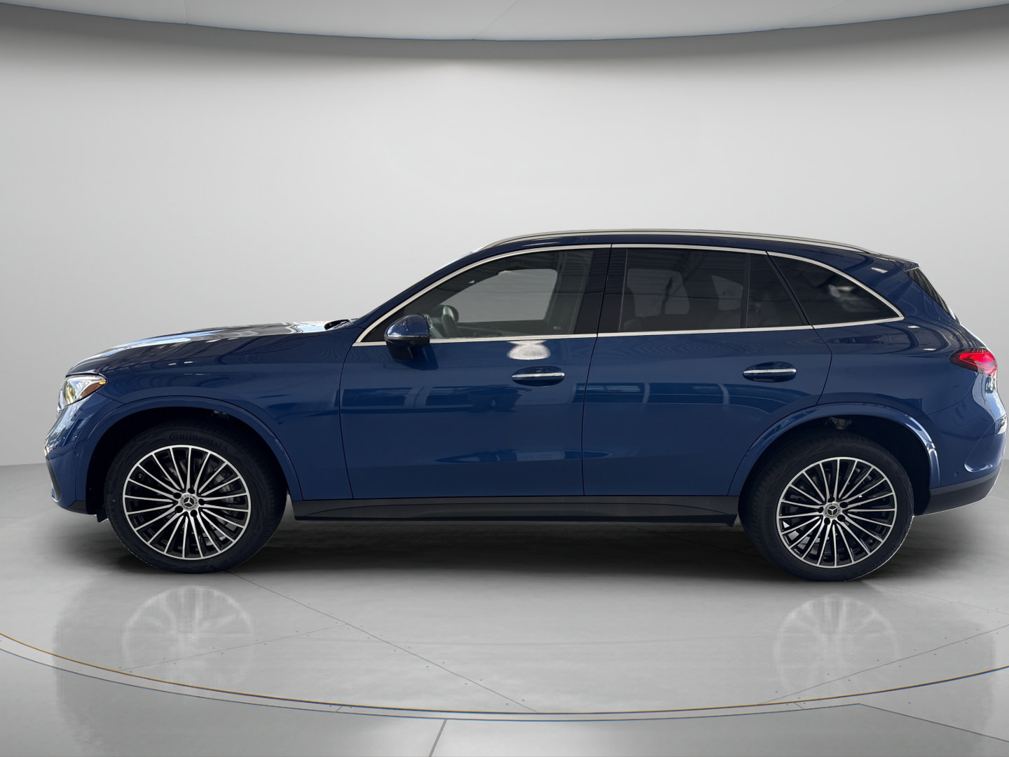 New 2027 Mercedes-Benz GLC 300 image 3