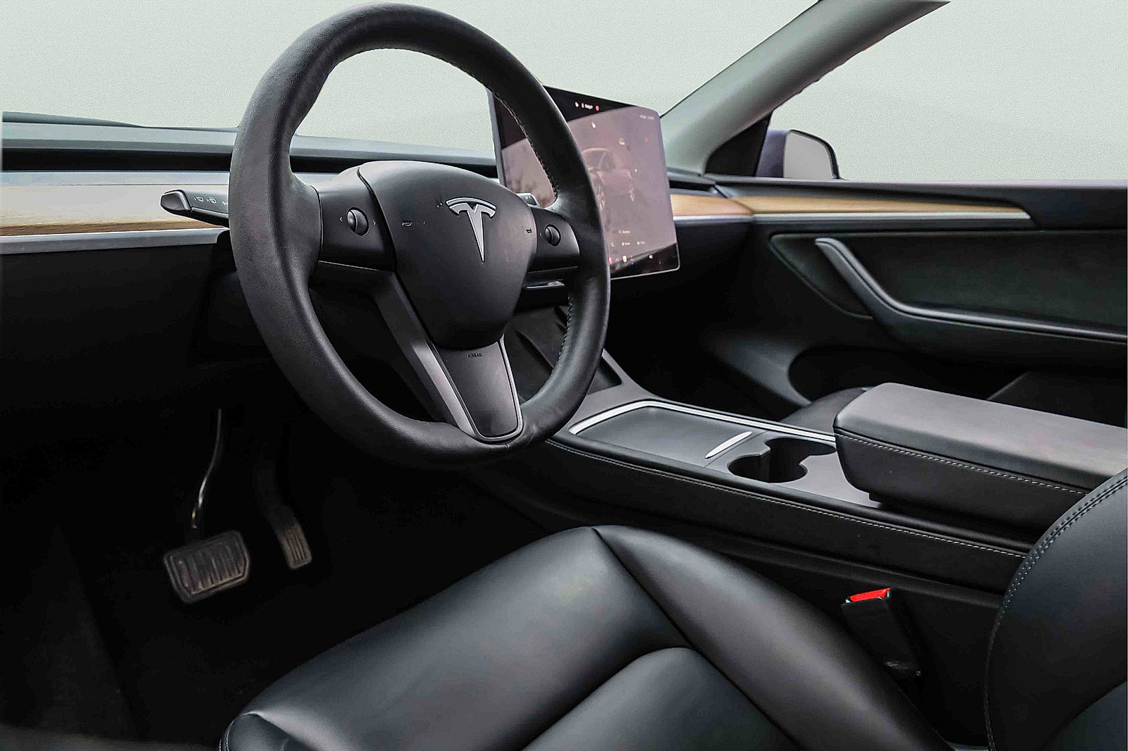 Used 2023 Tesla Model Y AWD image 9