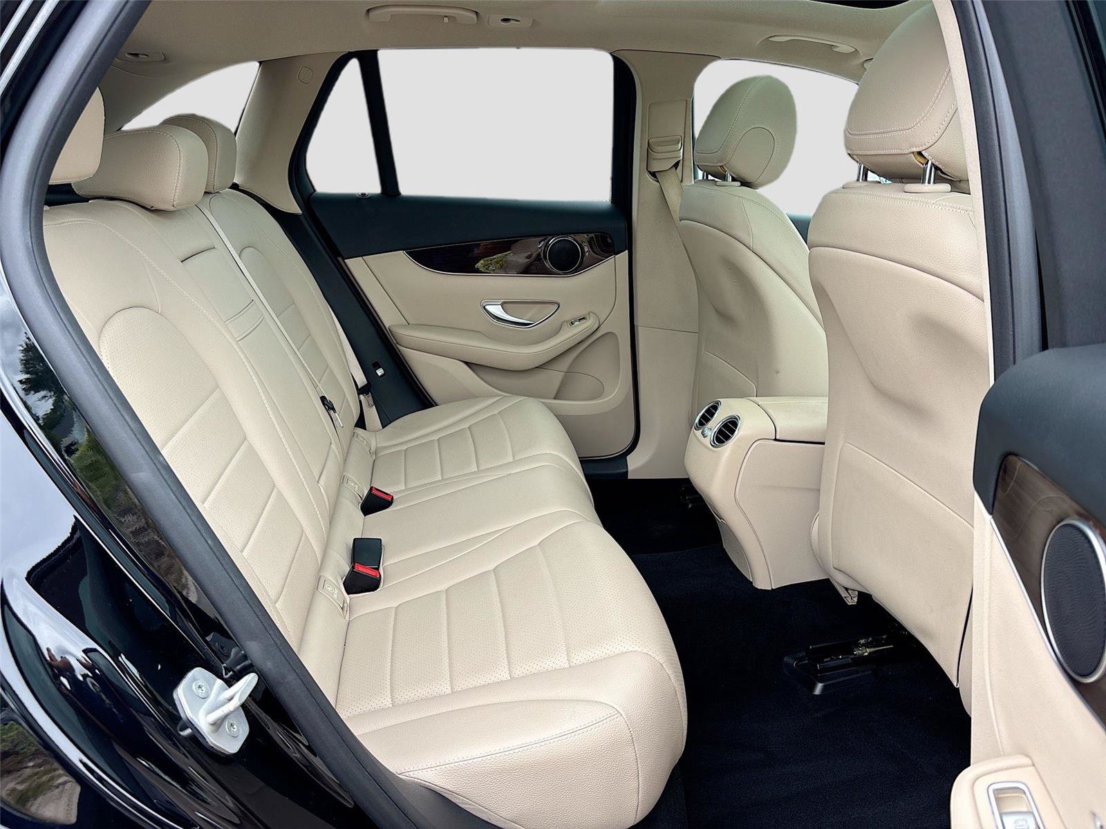Used 2016 Mercedes-Benz GLC 300 4MATIC w/ Multimedia Package image 28