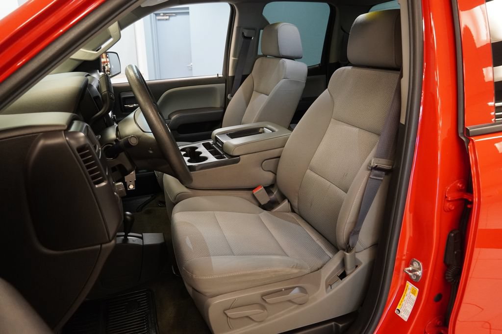 Used 2017 Chevrolet Silverado 1500 Custom w/ Custom Convenience Package AWD/4WD image 3
