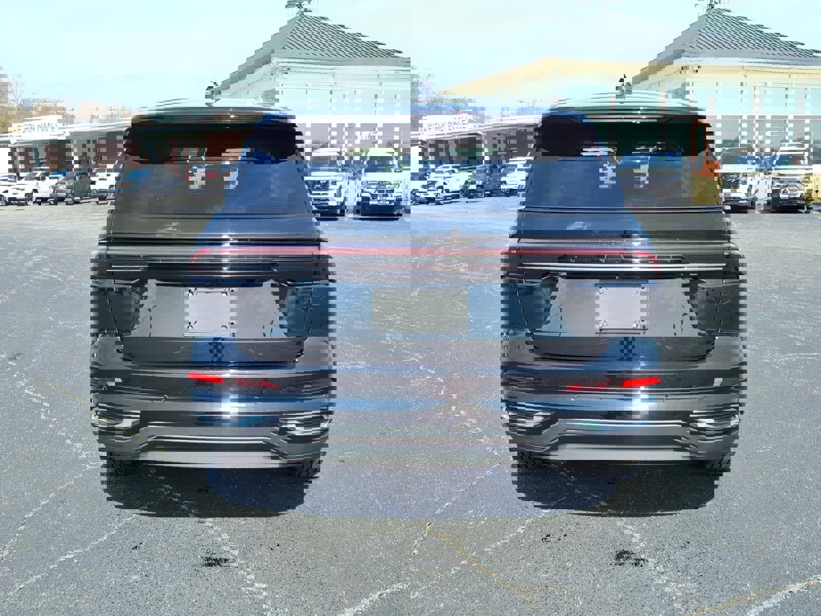 Used 2025 Lincoln Nautilus Premier image 7