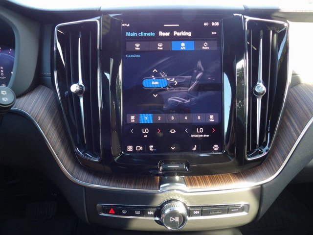 Certified 2023 Volvo XC60 B5 Ultimate w/ Climate Package image 19