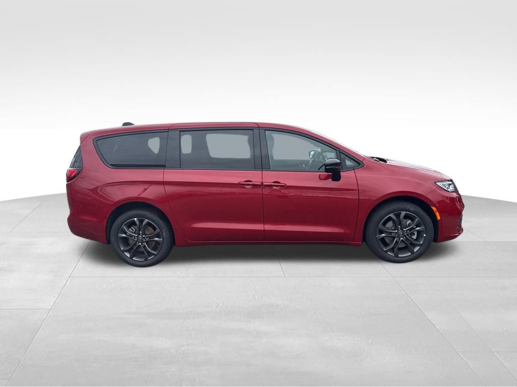 New 2026 Chrysler Pacifica Select image 7