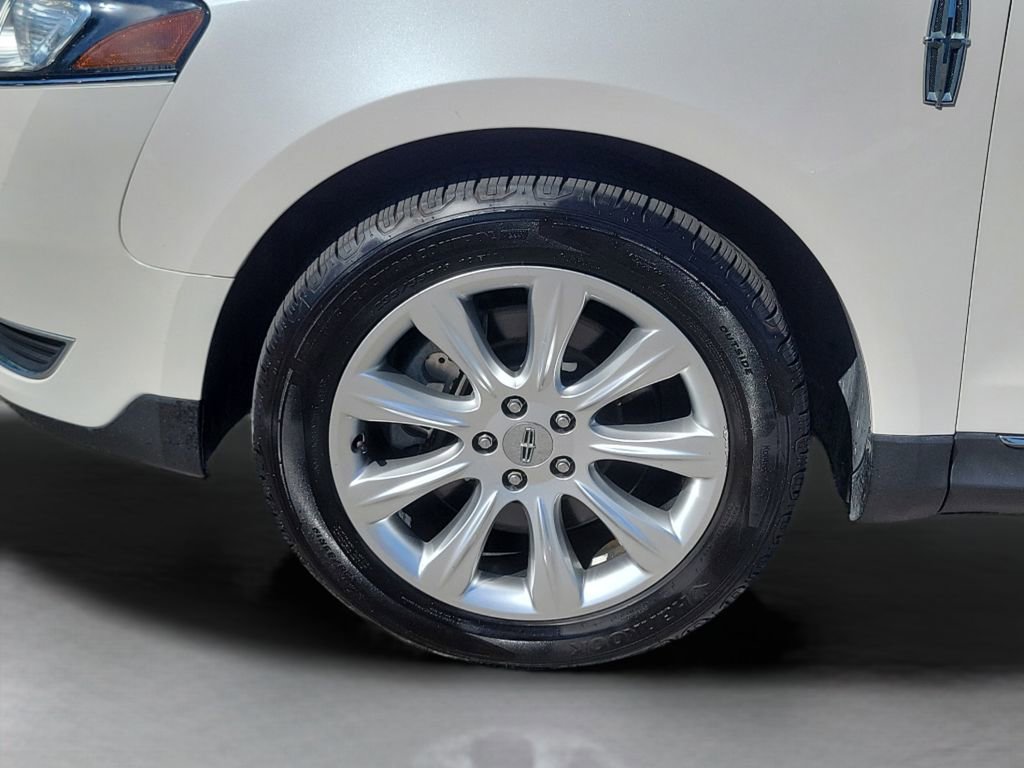 Used 2017 Lincoln MKT FWD image 10