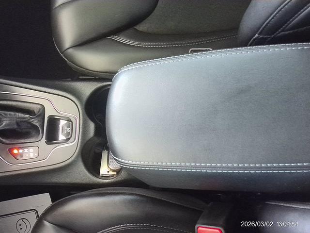 Used 2021 Jeep Cherokee Latitude Plus AWD/4WD image 13