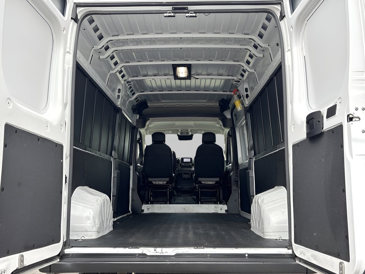 Used 2025 RAM ProMaster 2500 w/ Convenience Group FWD image 8