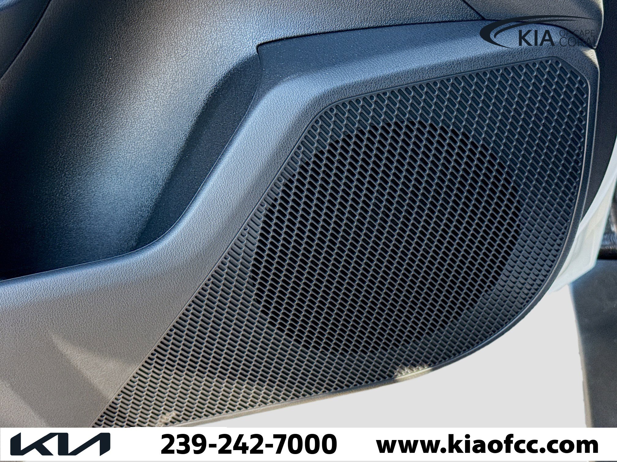 New 2025 Kia K4 LXS image 21