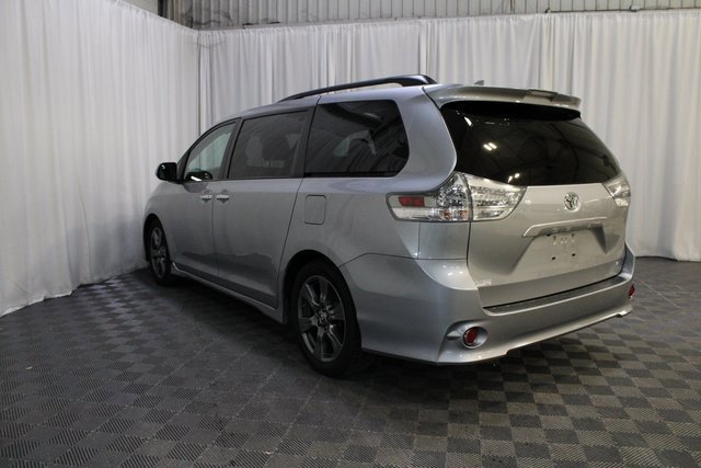 Used 2018 Toyota Sienna SE image 21