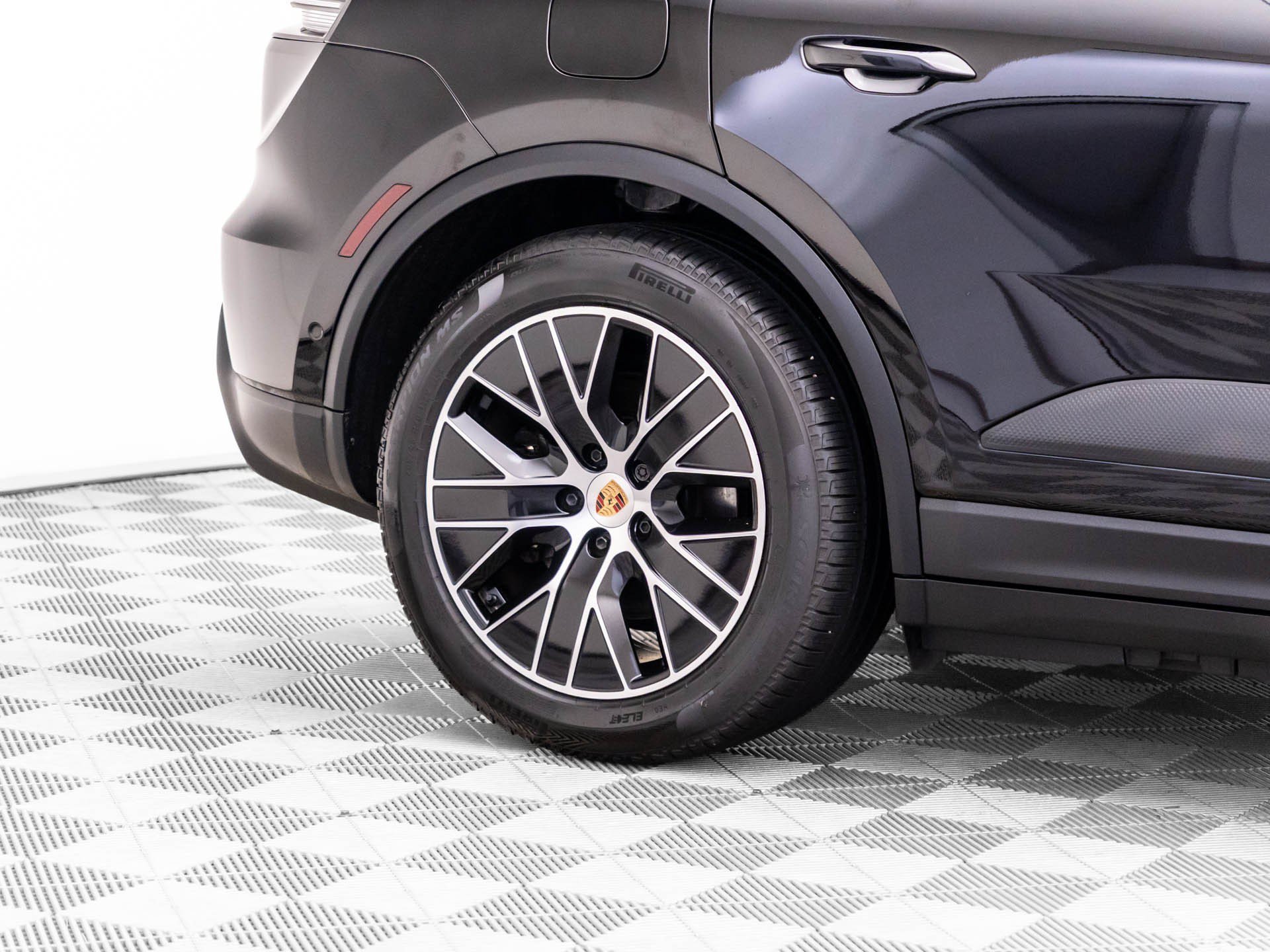 Certified 2026 Porsche Macan 4 Electric AWD/4WD image 43