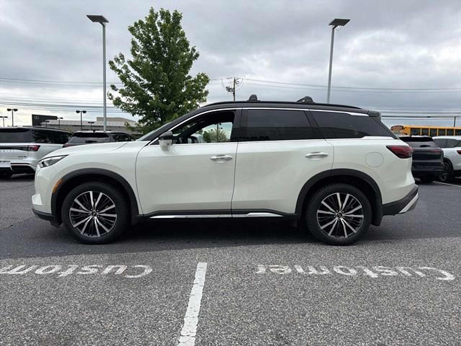 Certified 2025 INFINITI QX60 Autograph w/ Cargo Package AWD/4WD image 4