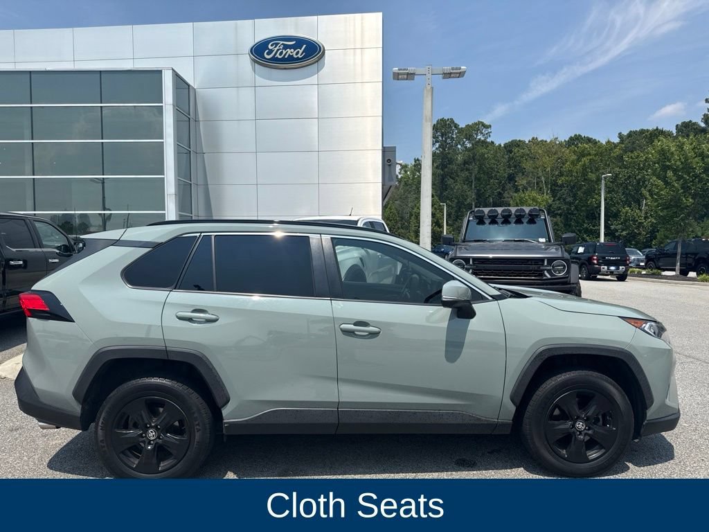 Used 2021 Toyota RAV4 XLE w/ Convenience Package FWD image 2