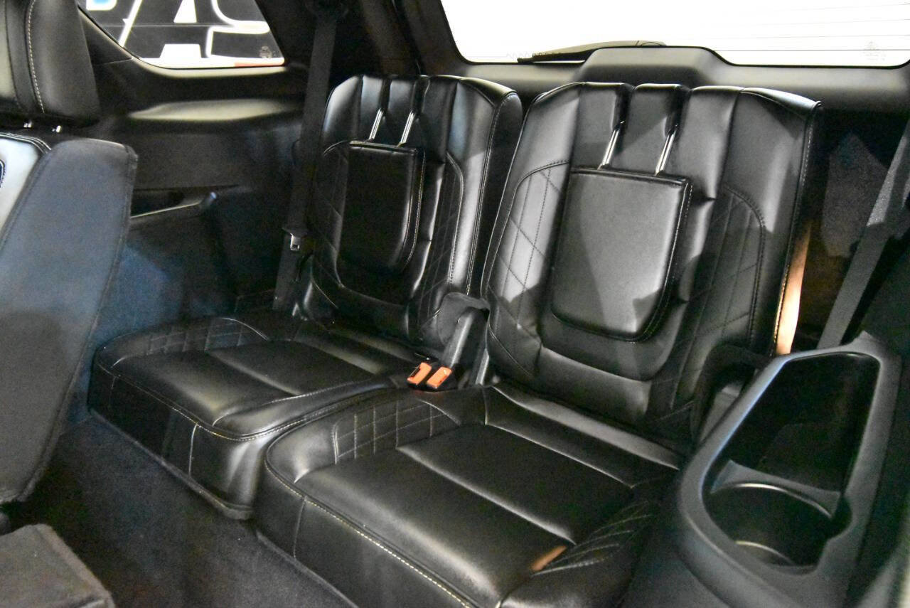 Used 2018 Ford Explorer Platinum image 18