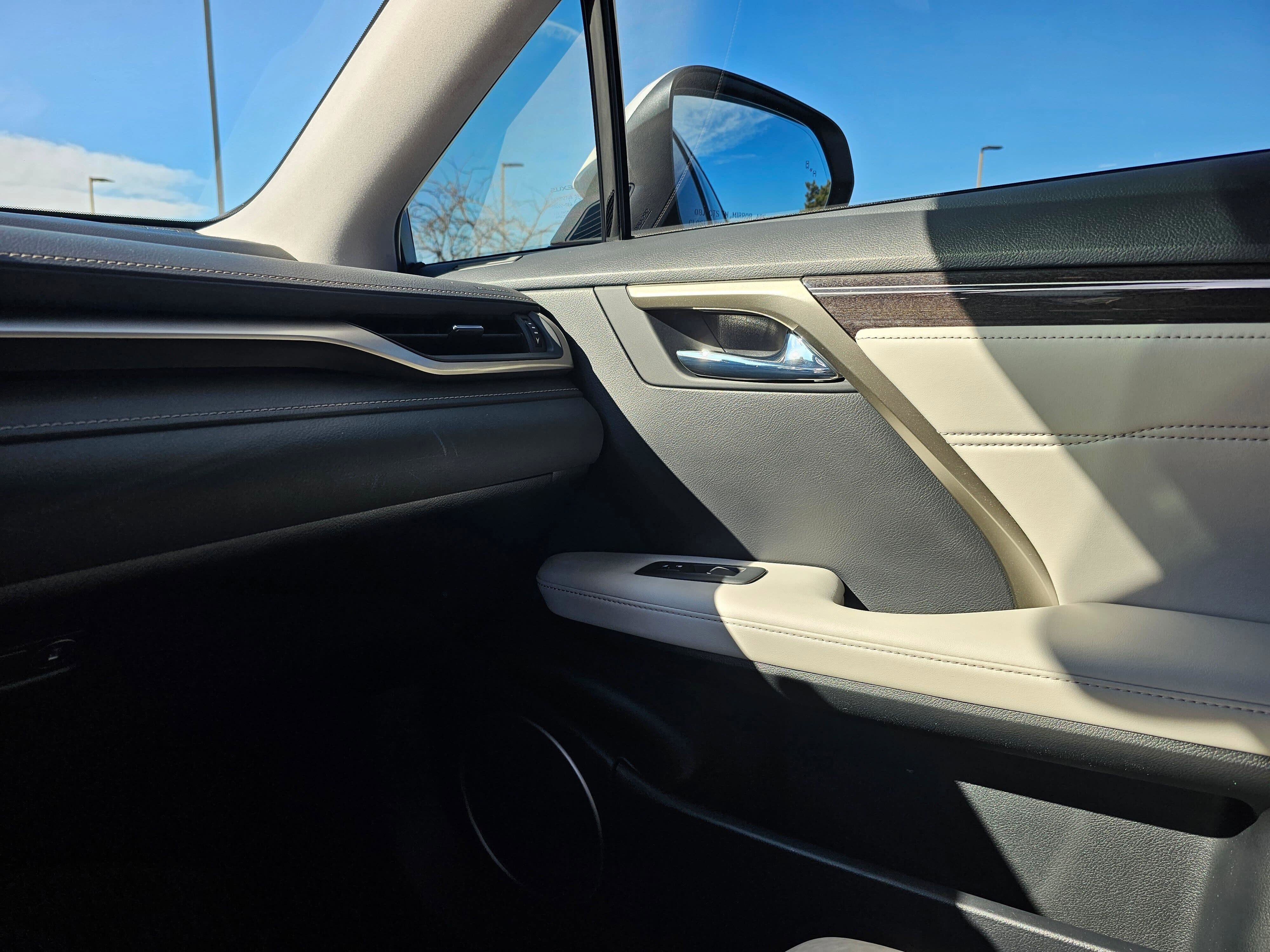 Used 2020 Lexus RX 350L Luxury w/ Accessory Package image 27