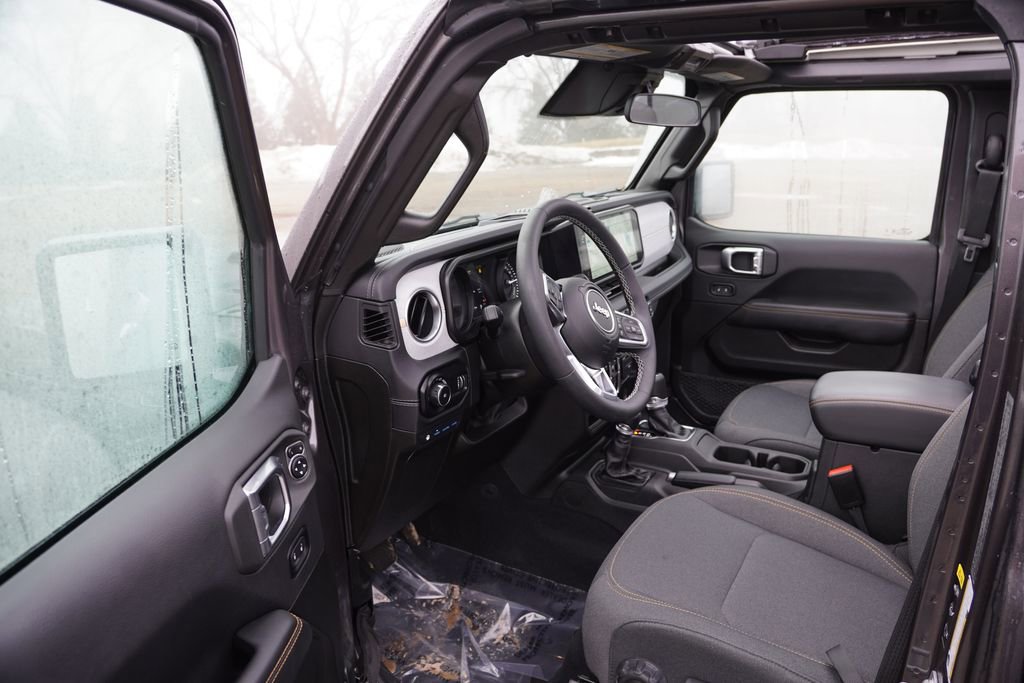 Certified 2025 Jeep Wrangler Unlimited Sahara w/ Safety Group image 16