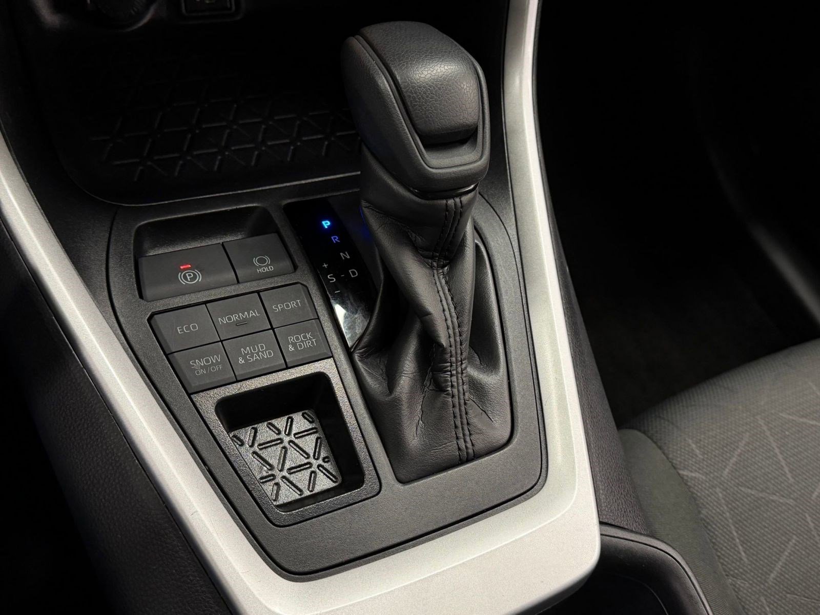 Used 2025 Toyota RAV4 XLE image 13