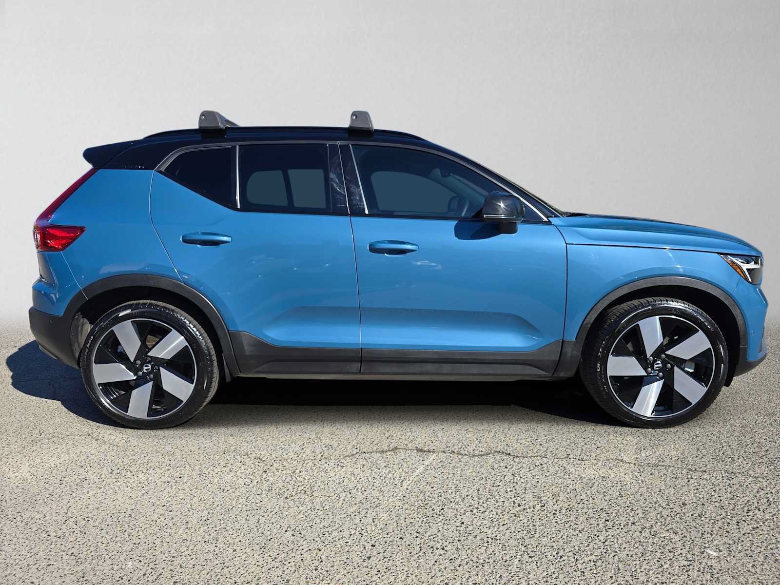 Certified 2023 Volvo XC40 Recharge Plus w/ Protection Package Premier AWD/4WD image 3