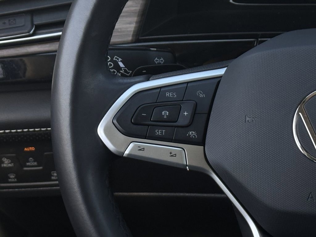 Used 2025 Volkswagen Atlas SEL Premium R-Line image 16