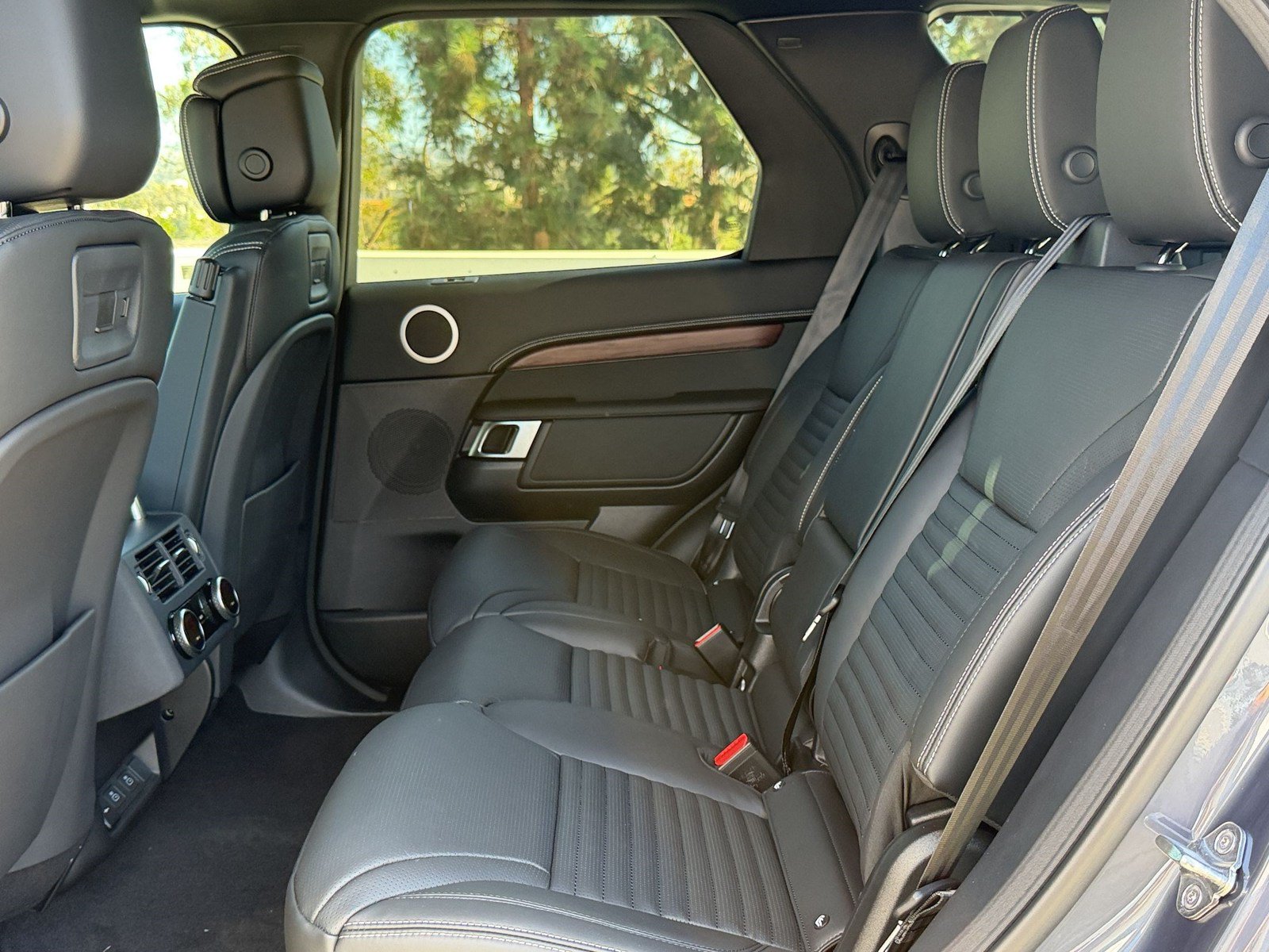 New 2026 Land Rover Discovery Dynamic SE AWD/4WD image 24