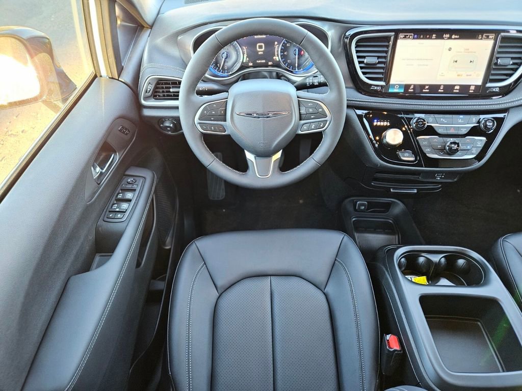 New 2026 Chrysler Pacifica Select image 13