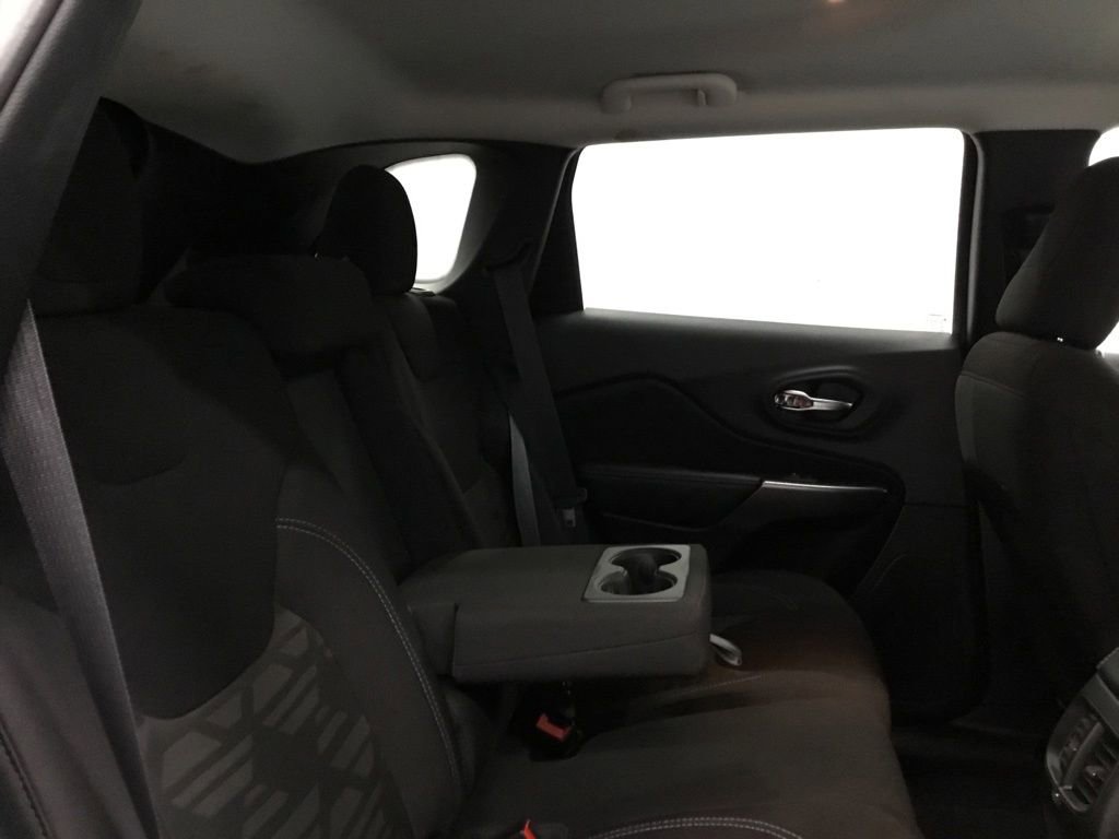 Used 2022 Jeep Cherokee Latitude w/ Comfort/Safety Group AWD/4WD image 22