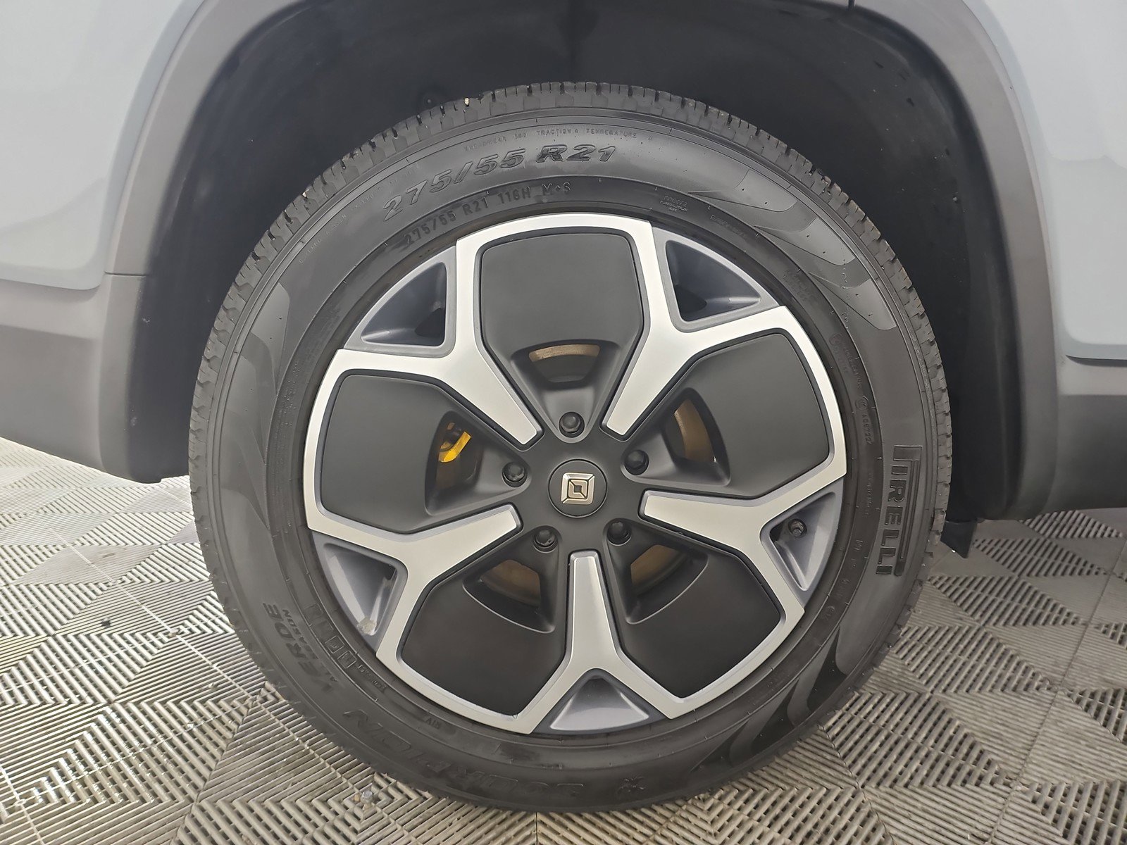 Used 2024 Rivian R1S Adventure AWD/4WD image 11