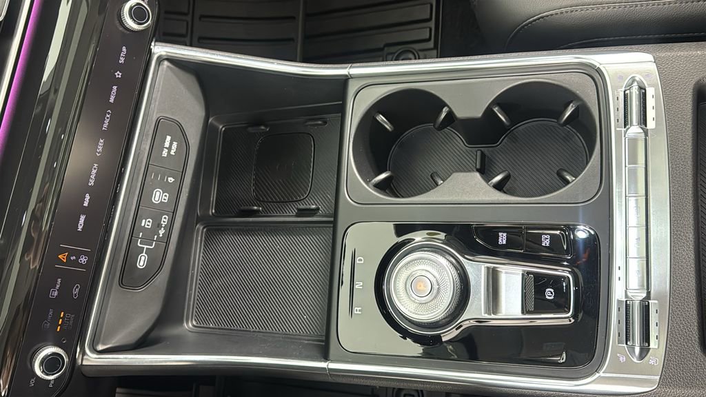 Used 2025 Kia Carnival SX Prestige image 30