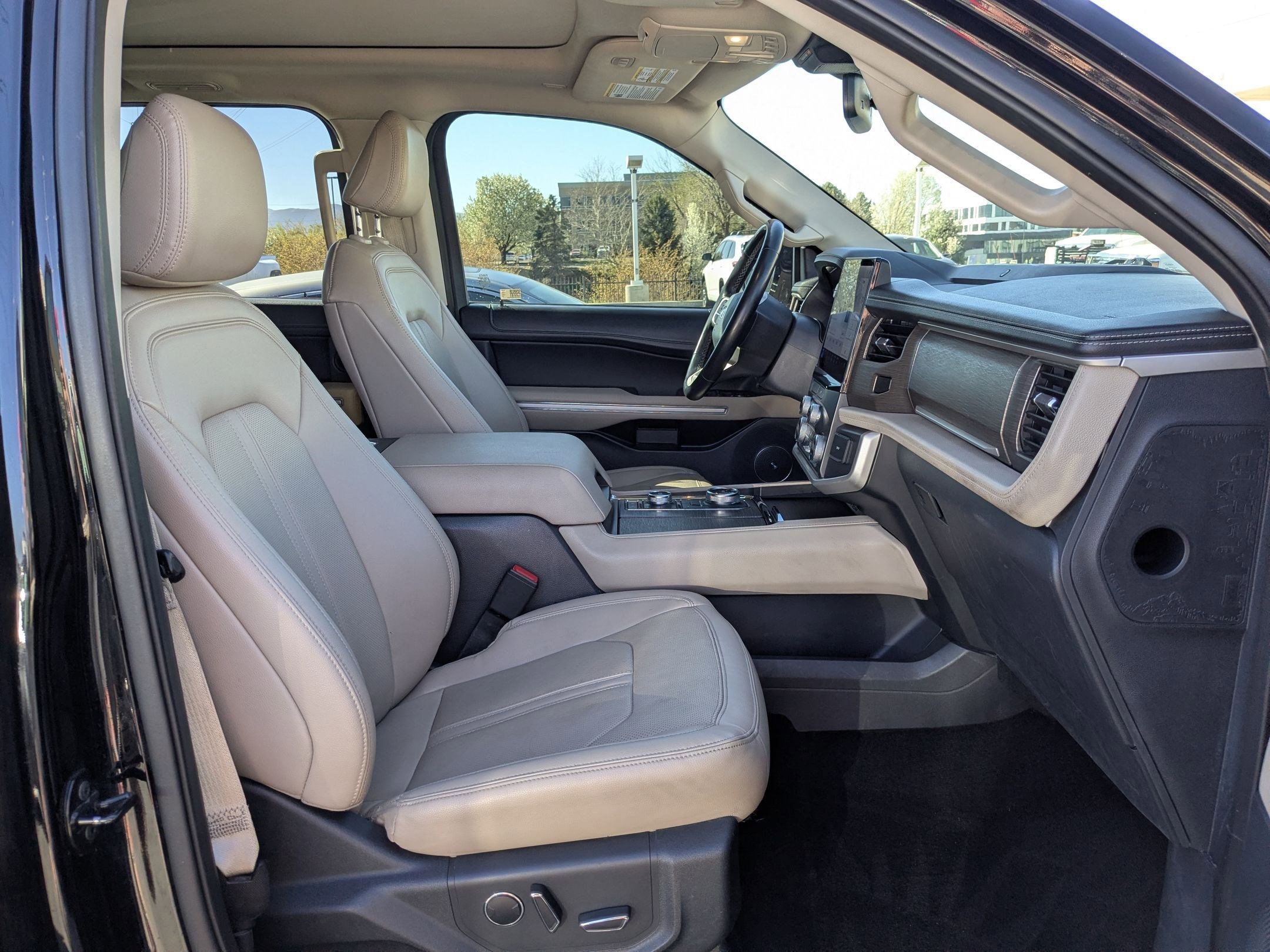 Used 2022 Ford Expedition Max Limited image 30