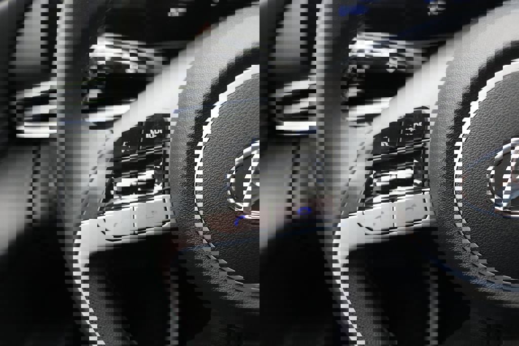 Used 2023 Hyundai Elantra Limited image 19