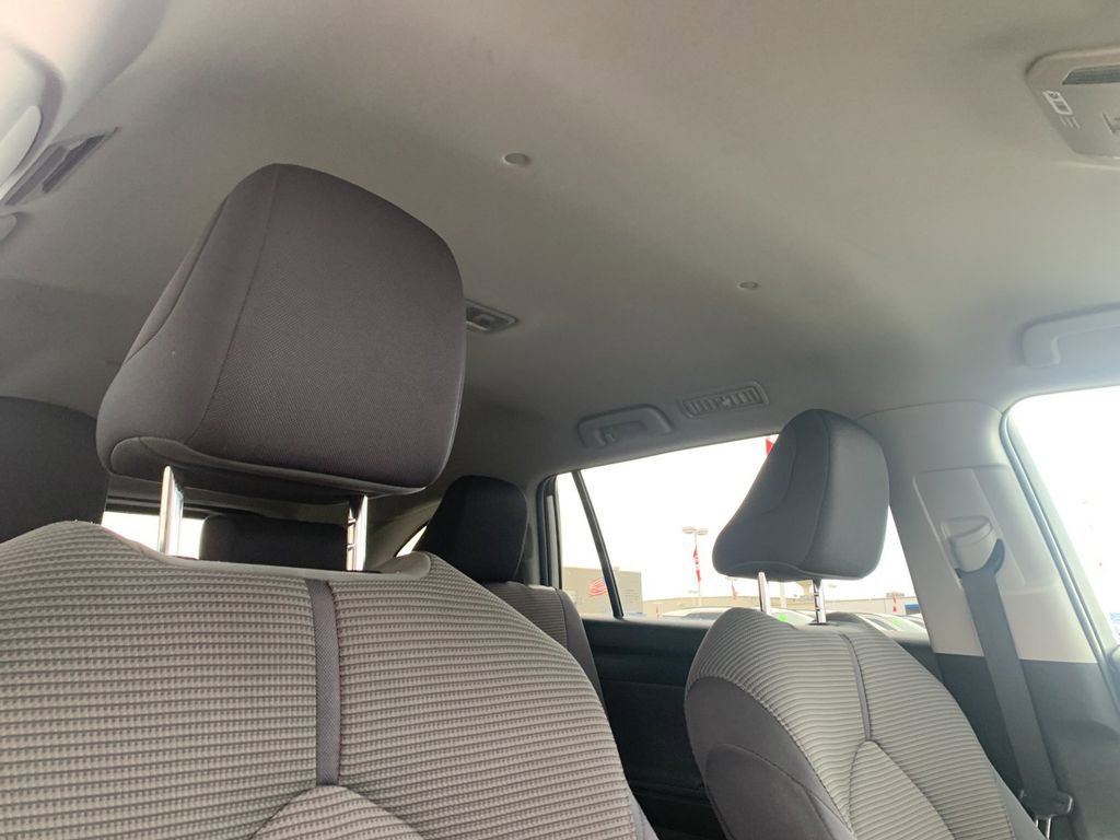 Used 2023 Toyota Highlander LE image 19