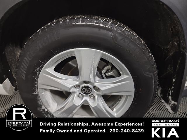 Used 2023 Toyota Highlander L image 11