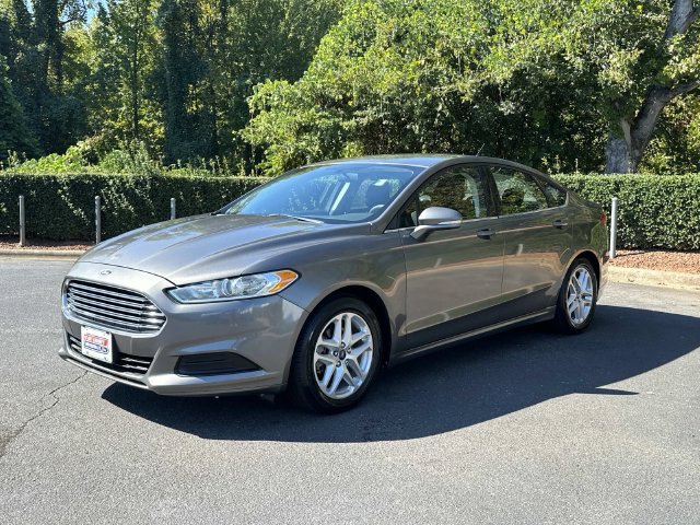 Used 2014 Ford Fusion SE FWD image 2