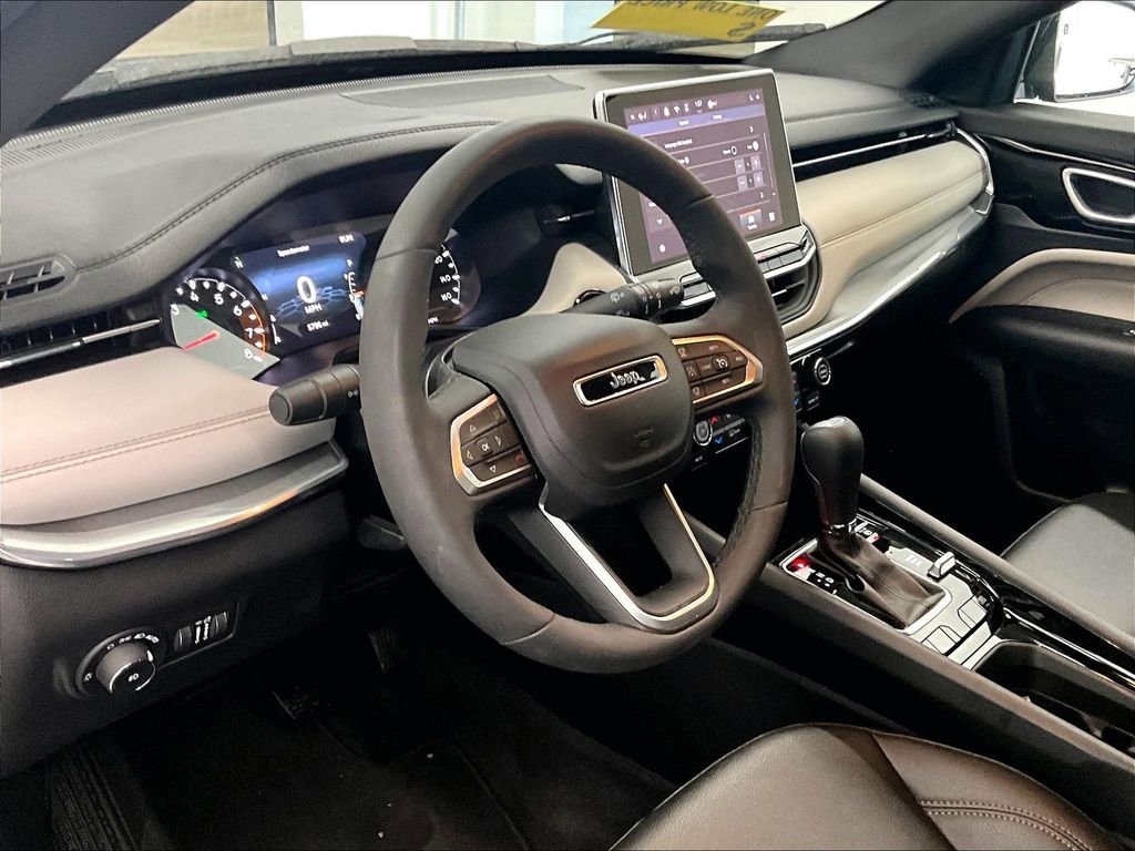 Used 2024 Jeep Compass Limited image 8