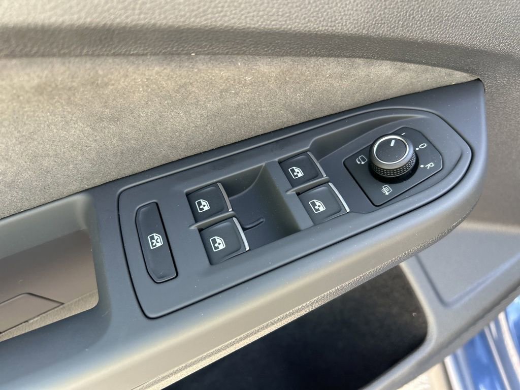 New 2026 Volkswagen GTI SE FWD image 19