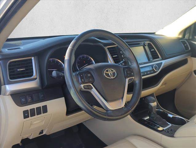 Used 2019 Toyota Highlander XLE FWD image 9