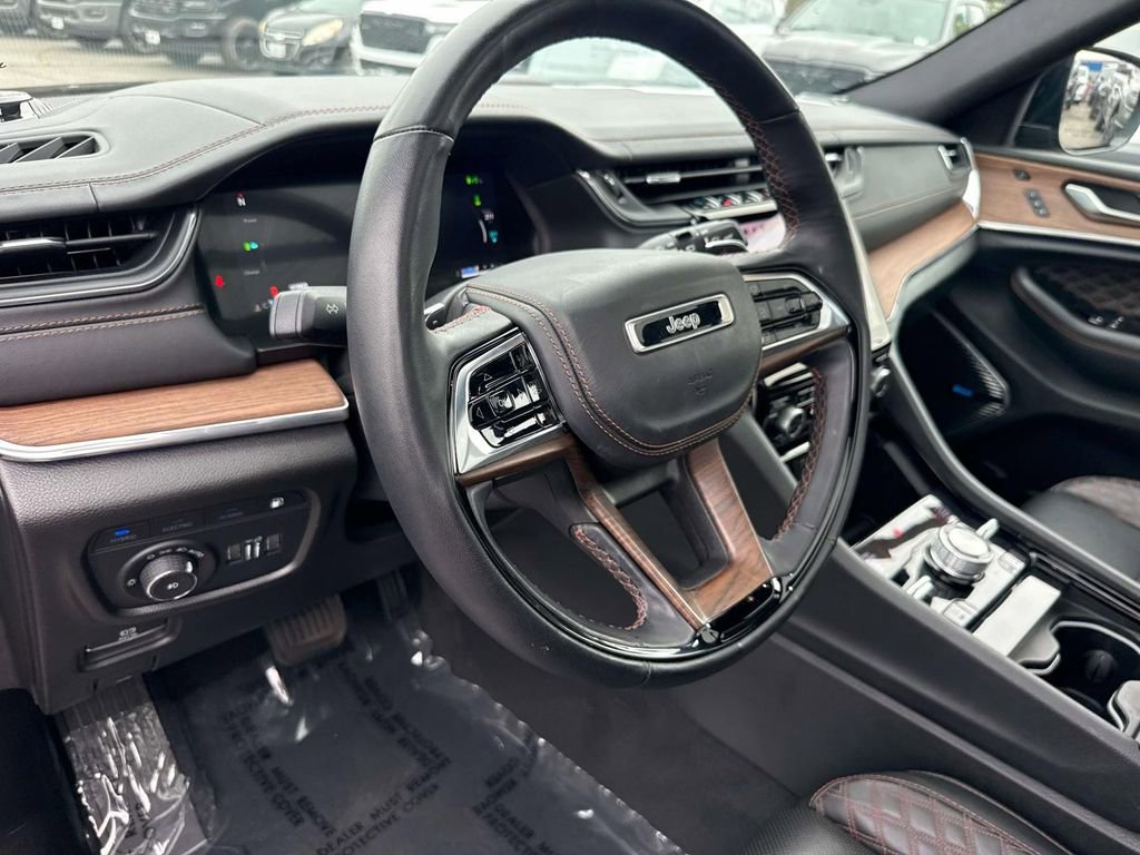 Used 2023 Jeep Grand Cherokee Summit AWD/4WD image 28