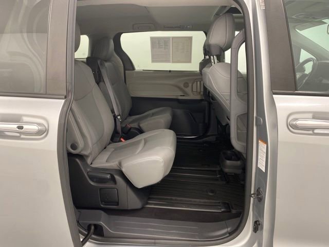 Certified 2022 Toyota Sienna XLE image 34