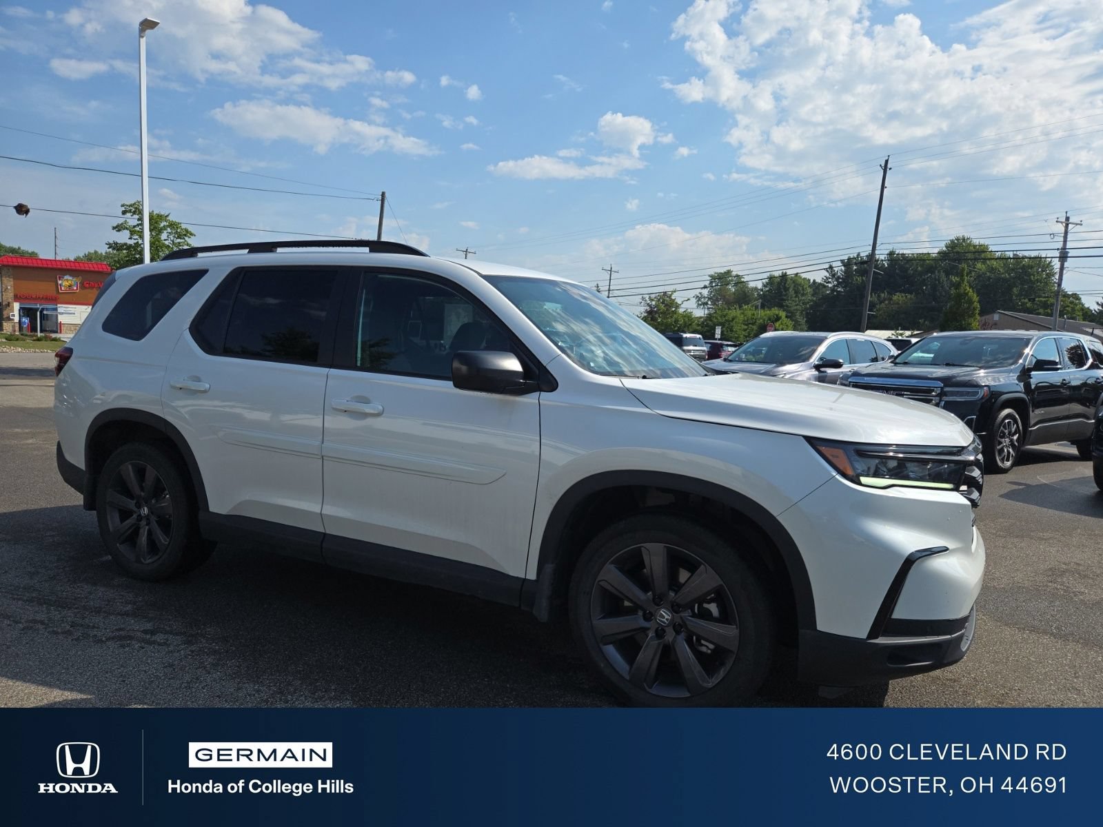 Used 2025 Honda Pilot Sport image 2
